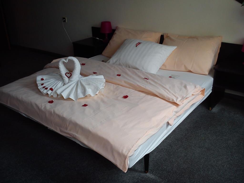 Hotel Pyramida ブルノ エクステリア 写真